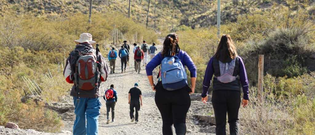 Las Heras ofrece una caminata de primavera a la Quebrada del Manzano