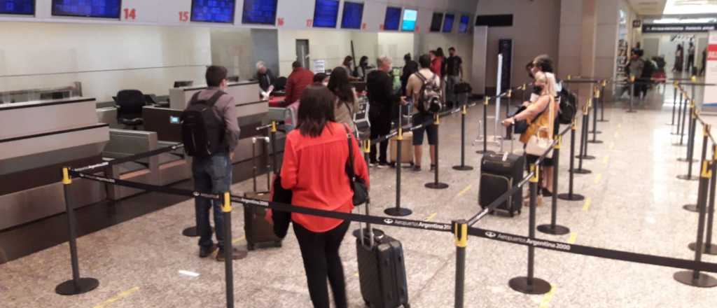 Lo que se paga por volar a Chile desde Mendoza, la mitad son impuestos