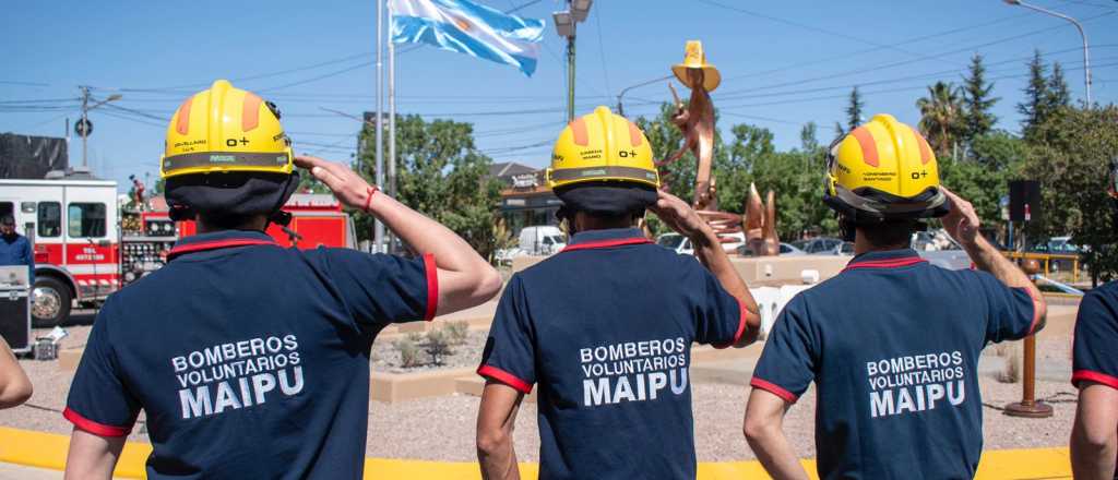 Maipú remodeló el Monumento al Bombero