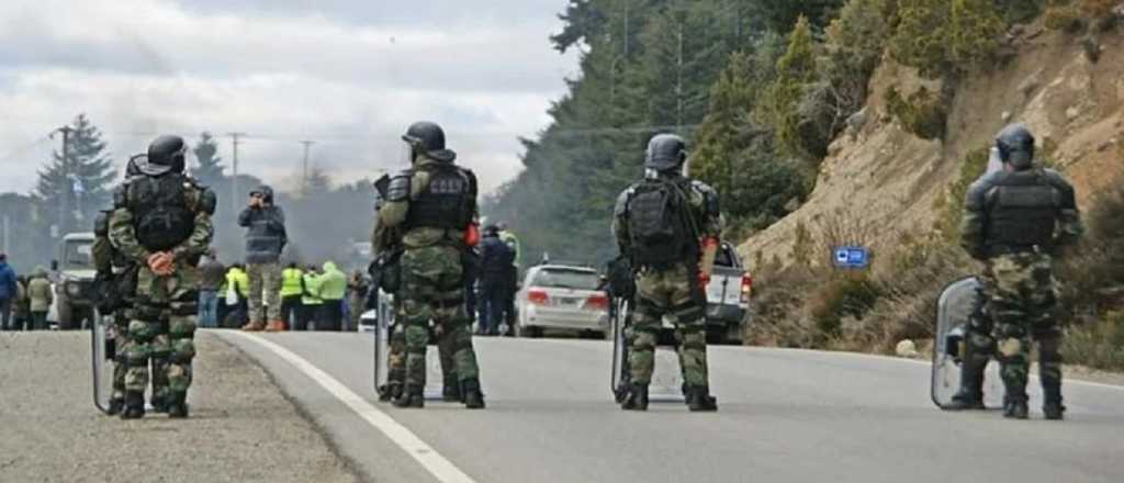 Villa Mascardi: encapuchados apedrearon autos y a un patrullero