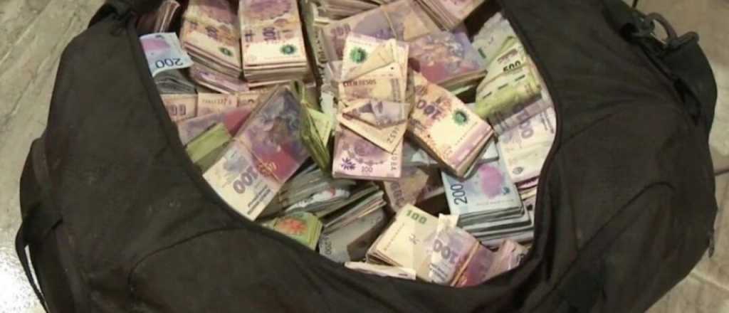 Devolvió un bolso con $3 millones y rechazó $100 mil de recompensa