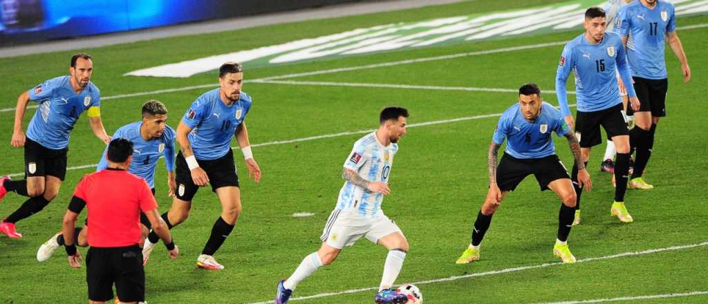 Siete jugadores lo perseguían y Messi inventó un gol