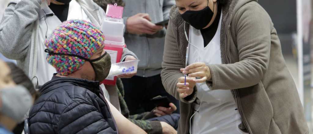 Aplicarán dosis de refuerzo a personal de salud y mayores de 70 años