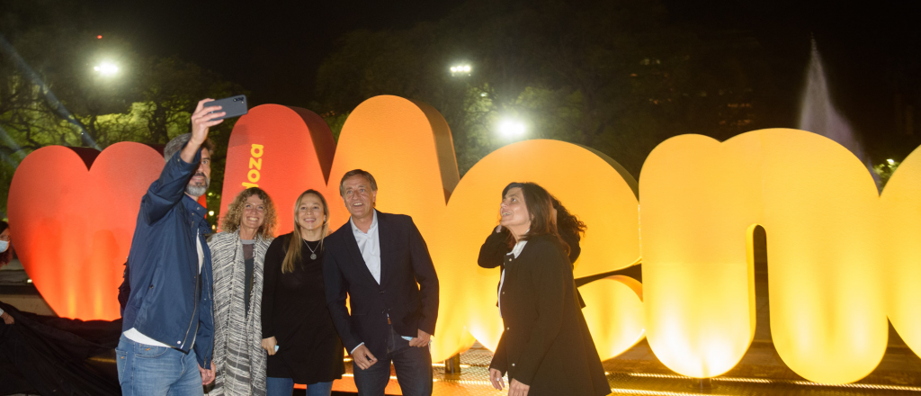 "Yo amo Mendoza": el nuevo atractivo turístico en Plaza Independencia