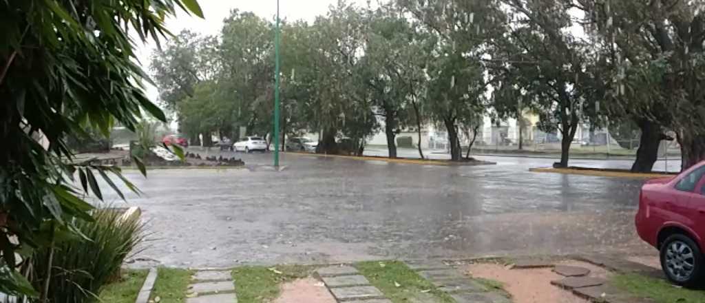 Viernes caluroso con probables lluvias en la tarde-noche