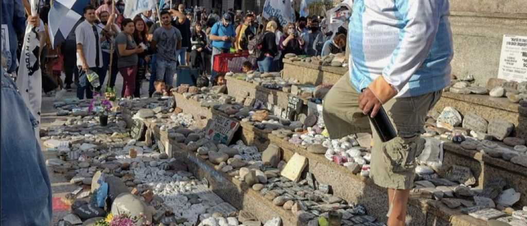 Repudio por el vandalismo el monumento a las víctimas del covid