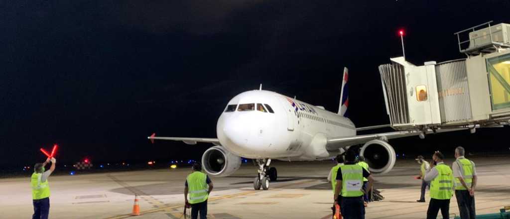 Arribó a Mendoza el primer vuelo directo desde Brasil