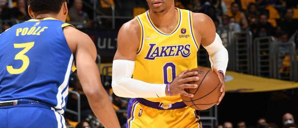 Los Lakers debutaron con una insólita derrota contra los Warriors