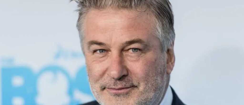 Alec Baldwin disparó arma de utilería y mató a una mujer