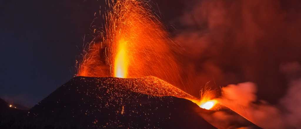 Un temblor hizo crecer el río de lava del volcán de La Palma