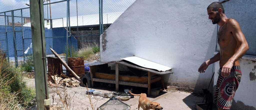 El terreno donde vivía Gil Pereg fue usurpado por 15 familias y hay tensión