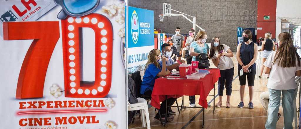 Los niños que se vacunen en el Polimeni podrán ir al cine 7D móvil 