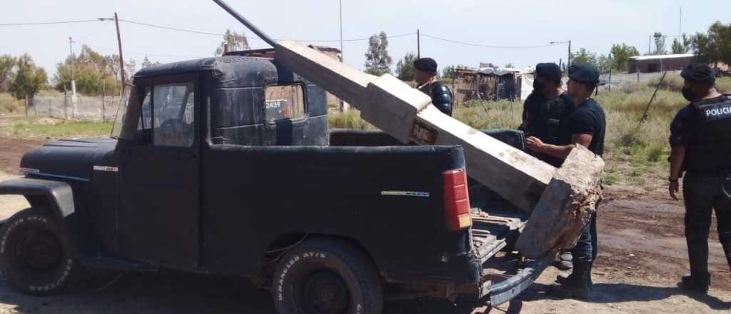 Dos detenidos por robar una pilastra de luz en General Alvear