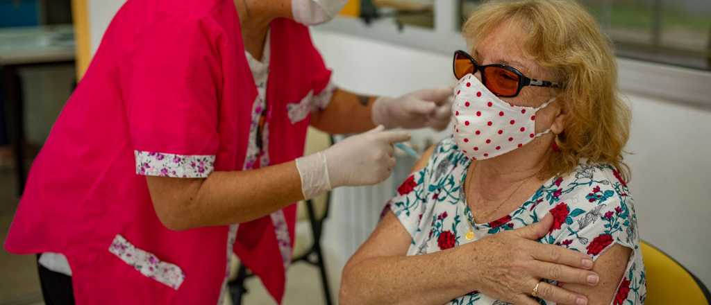 Más de 3 mil personas ya recibieron la tercera dosis en Mendoza