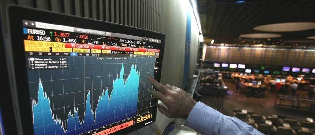 El riesgo país supera los 900 puntos en medio de tensiones comerciales