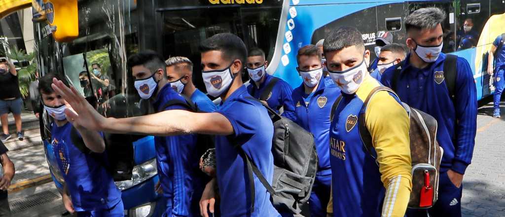 Videos: así recibieron los hinchas al plantel de Boca en Mendoza