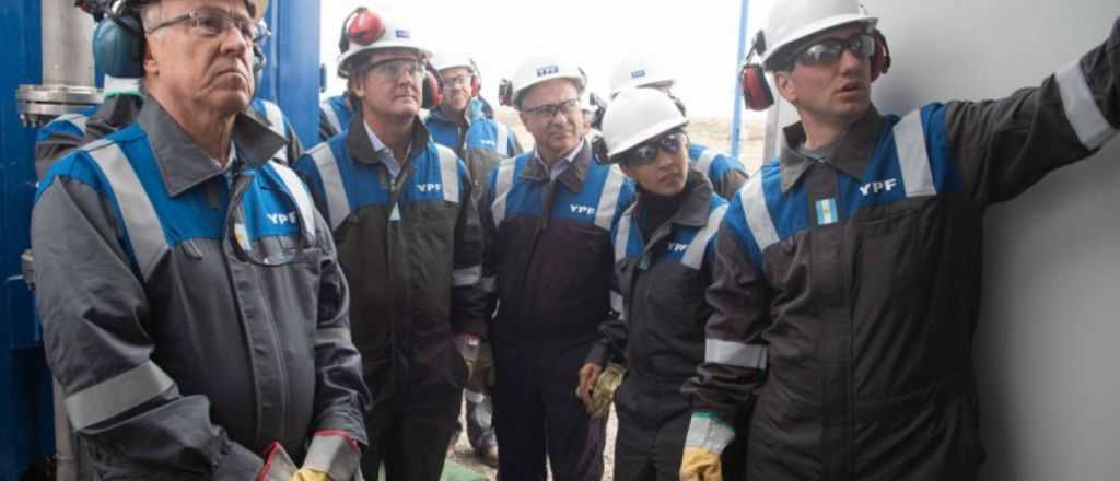 Aumento del 80% y un bono de $100.000 para petroleros de YPF