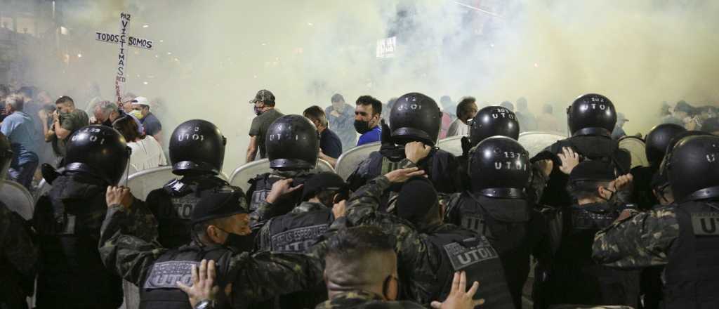 Berni dijo que tiraron gases para que no incendiaran la comisaría