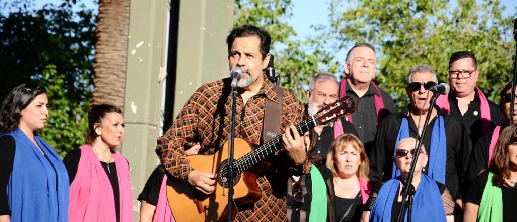 El Cantapueblo se lució en la Plaza del Encuentro de Guaymallén