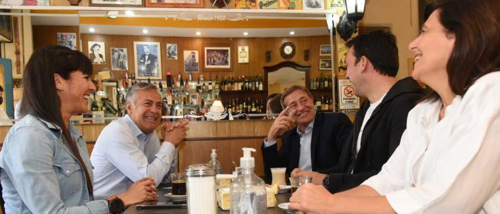 El clásico desayuno de los candidatos de Cambia Mendoza