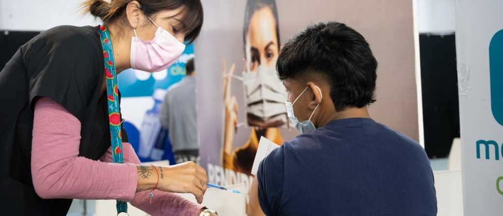 Así empezó la vacunación de Ciudad en la Federación Mendocina de Box