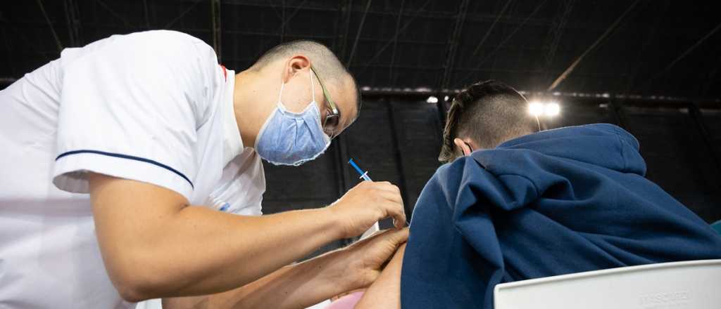 Las vacunas redujeron entre 6 y 12 veces la mortalidad por Covid