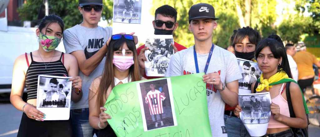 Un proyecto busca que la policía se identifique antes de actuar