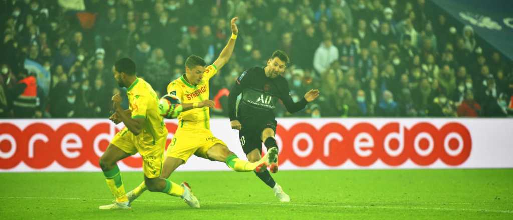 Video: Messi rompió el maleficio y marcó su primer gol en la Ligue 1