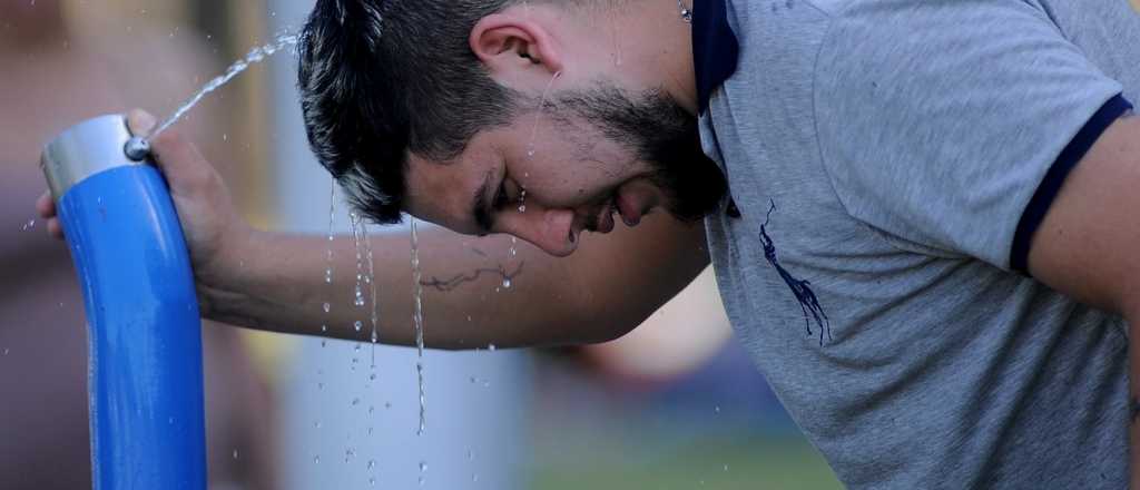Llega la ola de calor y ya es altísimo el consumo de agua en Mendoza