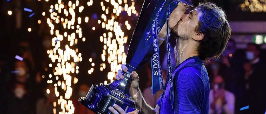 Zverev se consagró en Turín y Dybala levantó la Copa