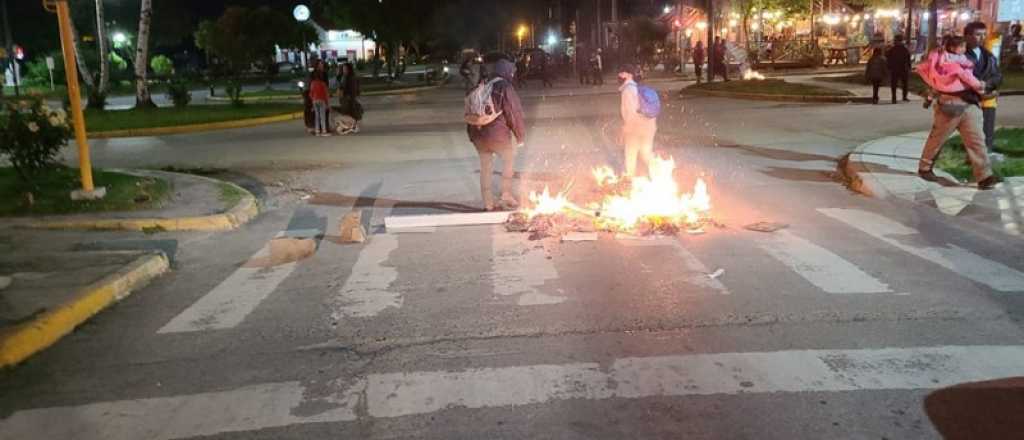 Agredieron a turistas en El Bolsón por la muerte de un joven