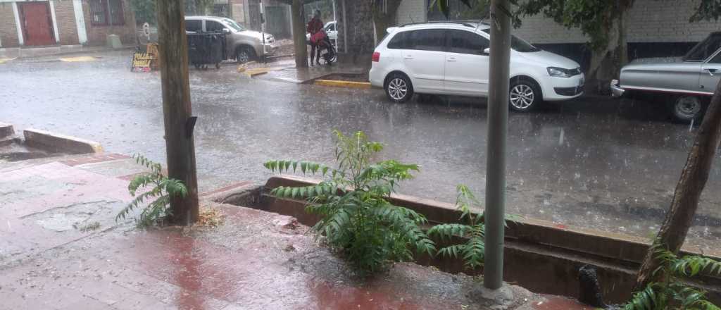 Hubo tormenta de lluvia, viento  y granizo en el Gran Mendoza