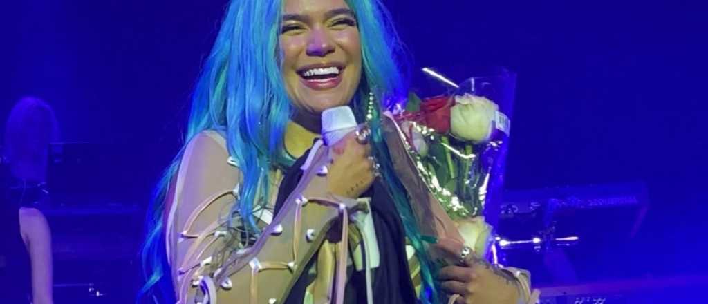 Video: durísima caída de Karol G durante un concierto en Miami