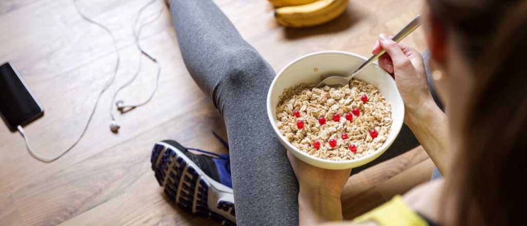 Cómo preparar un plato de avena para bajar el colesterol