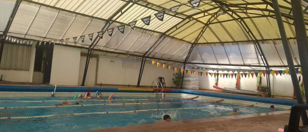 Un estudiante de Educación Física murió en Maipú al rendir natación