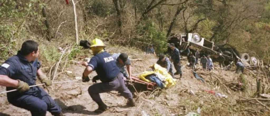 Accidente de un minibús al menos diez muertos y siete heridos en Perú  