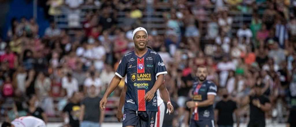 Video: Ronaldinho desató la locura con este tremendo golazo