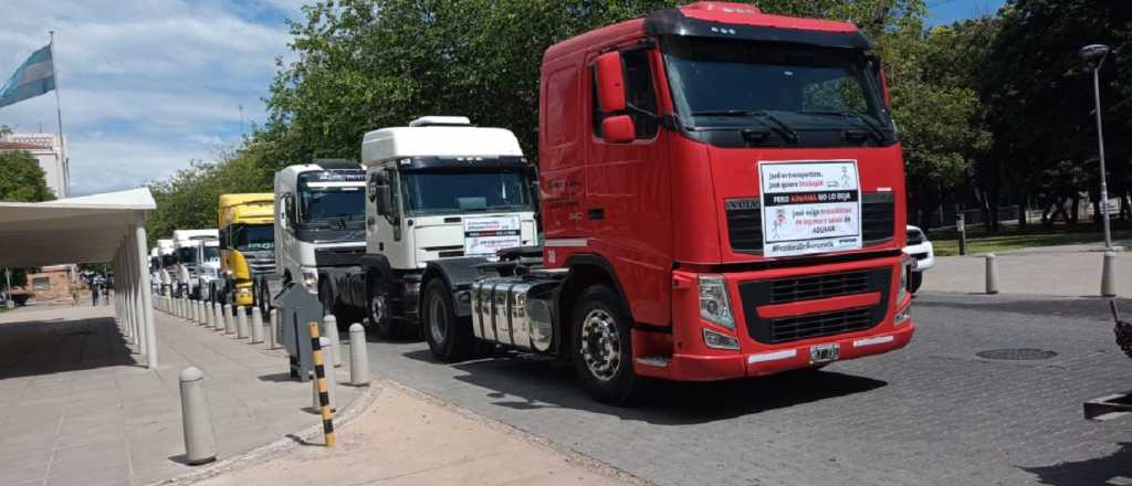 Video: caos en el centro por una protesta de camioneros