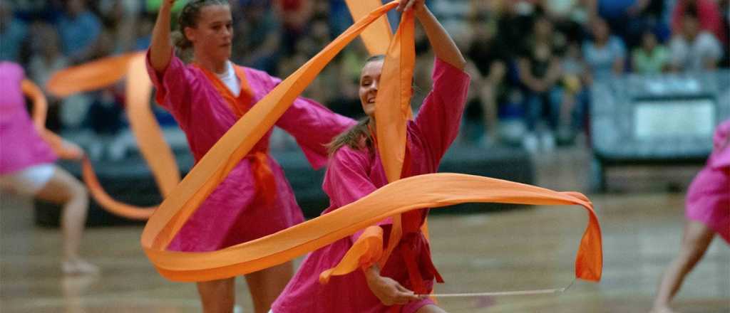 Alvear vivió una noche inolvidable con el equipo danés de gimnasia artística