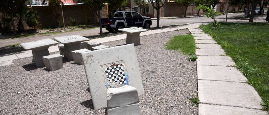 Destrozaron dos plazas de Guaymallén