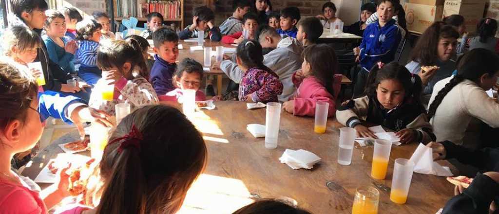 El comedor "Los Pajaritos" alimenta a 150 niños por día en Godoy Cruz