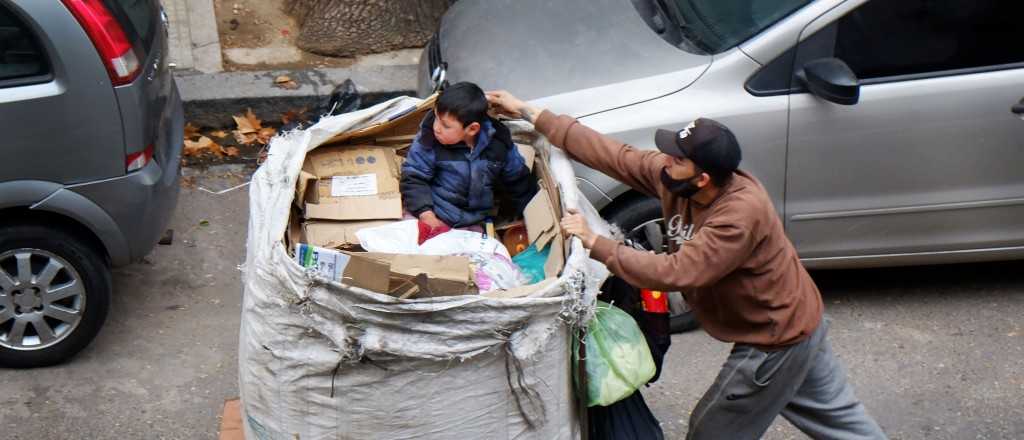 Para no ser pobre en Argentina hay que juntar 1.000 dólares al mes