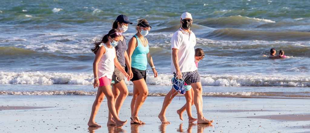 En Mar del Plata habría pasillos exclusivos para vacunados en la playa