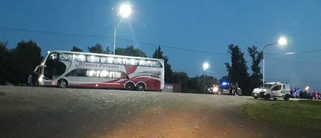 Regresó a Mendoza un micro con egresados contagiados de Covid