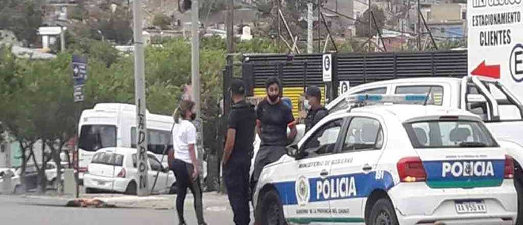 Un médico evadió un control de alcoholemia, chocó y agredió a la policía