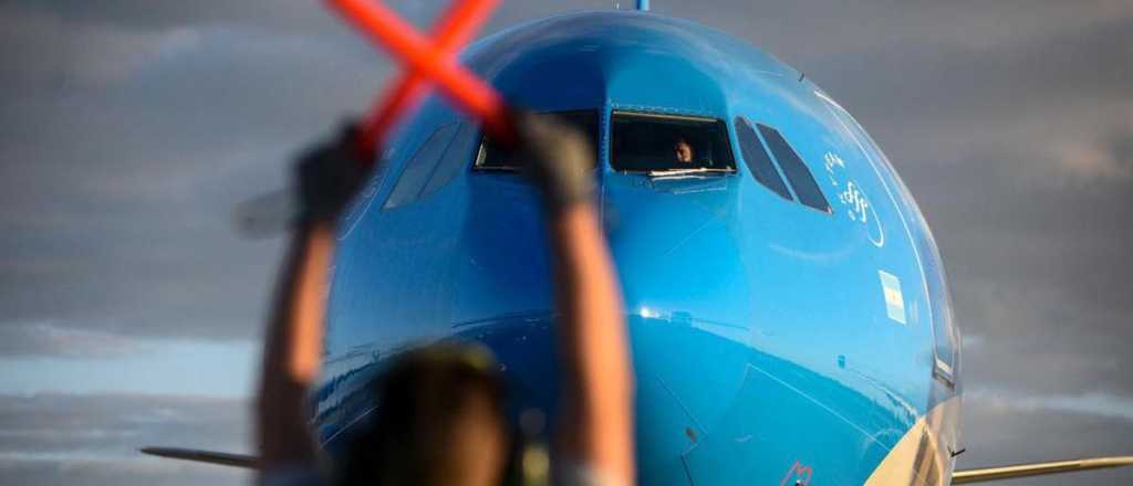 Aerolíneas Argentinas podría cancelar vuelos por la tercera ola