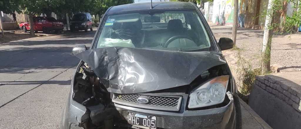 Viajaban en un auto robado y chocaron en Maipú