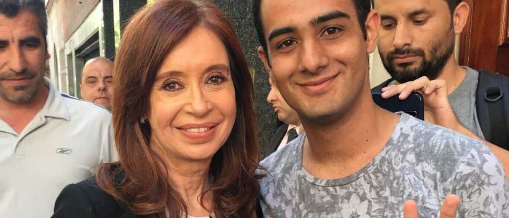 Por una foto con Cristina, no le quiso arreglar el celular: fue despedido