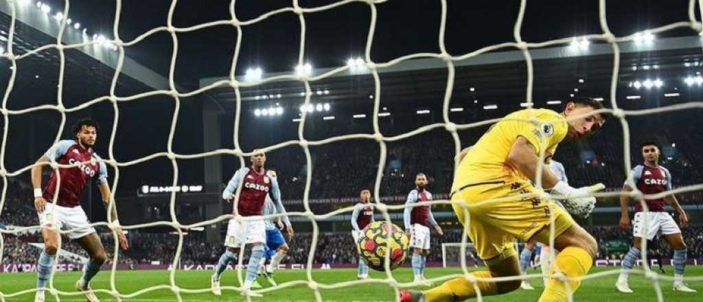 Video: el blooper del Dibu Martínez en uno de los goles del Manchester United