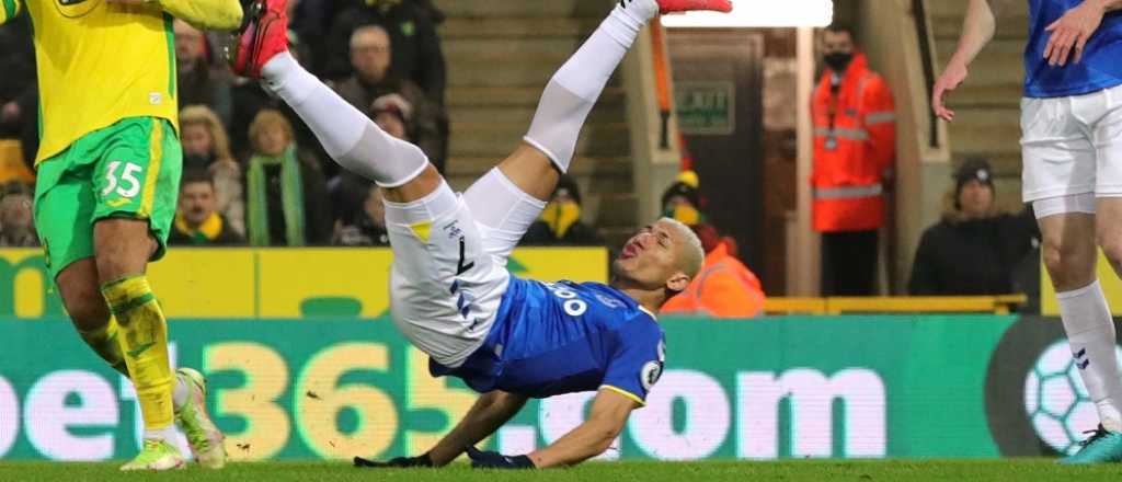 Video: furor por la espectacular chilena de Richarlison